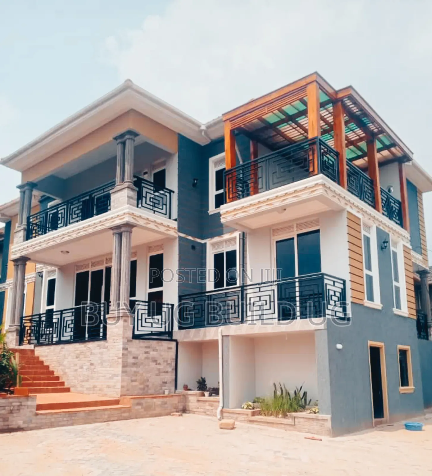 6bdrm Duplex in Kasangati Nangabo, Division B for sale