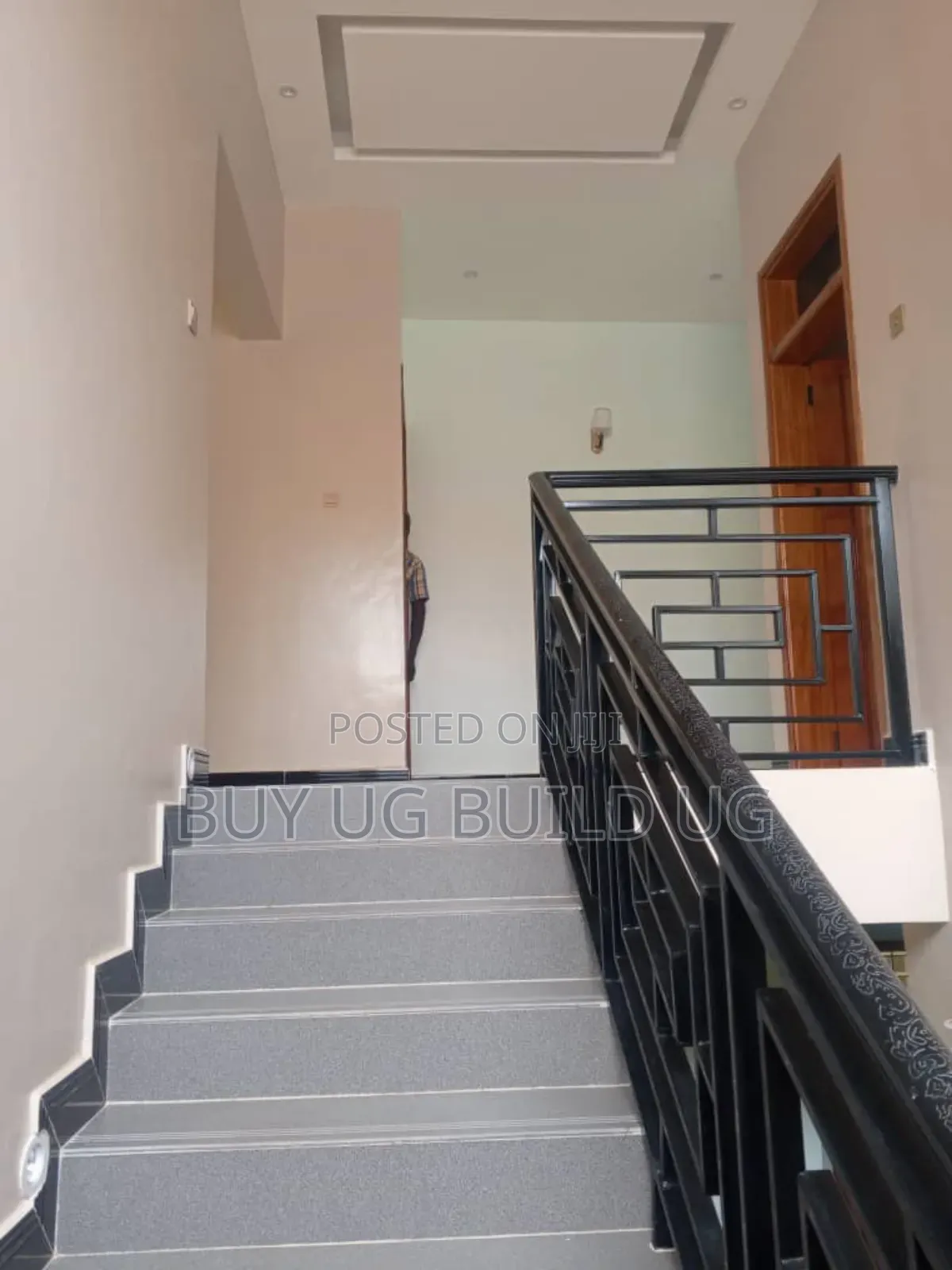 6bdrm Duplex in Kasangati Nangabo, Division B for sale