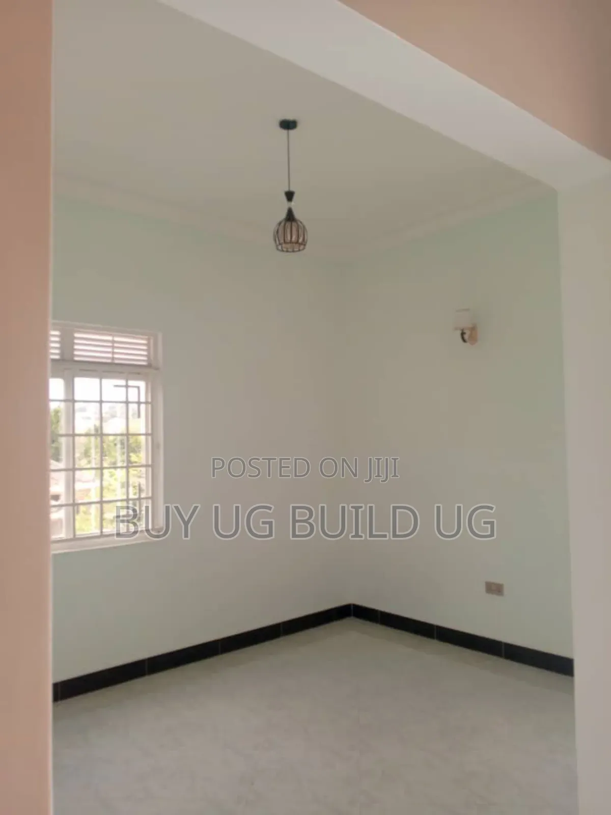 6bdrm Duplex in Kasangati Nangabo, Division B for sale