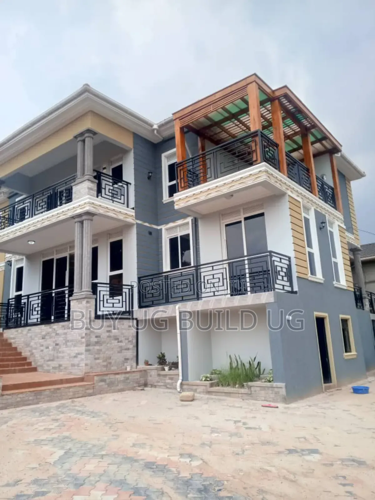 6bdrm Duplex in Kasangati Nangabo, Division B for sale