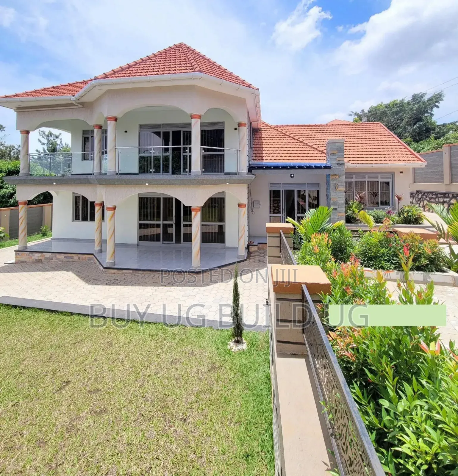 6bdrm Mansion in Kitende Entebbe Road, Division B for sale