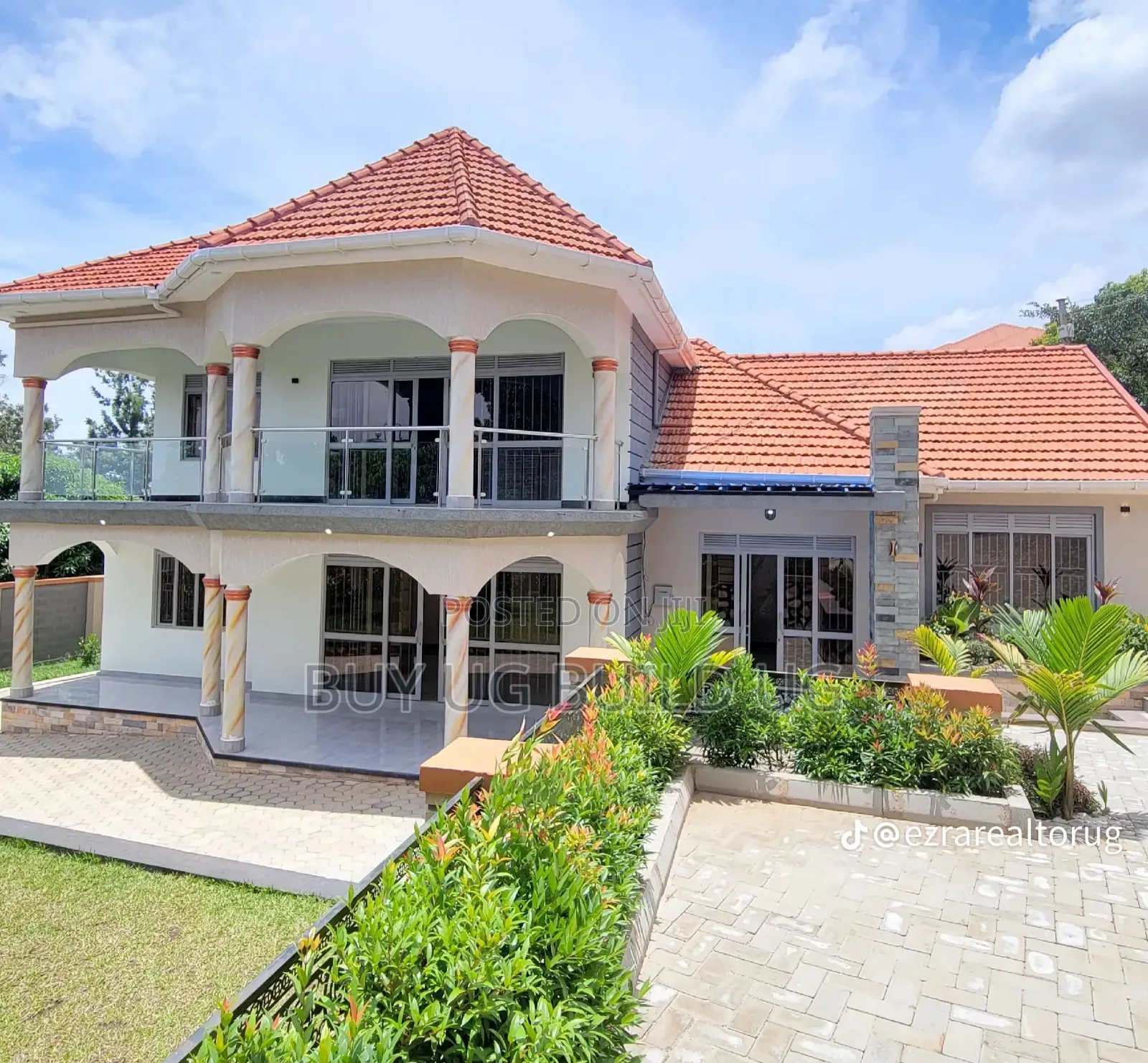 6bdrm Mansion in Kitende Entebbe Road, Division B for sale