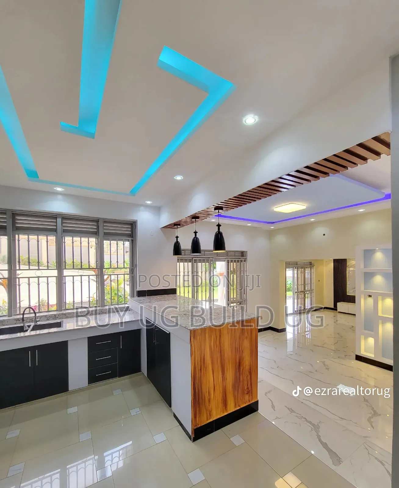 6bdrm Mansion in Kitende Entebbe Road, Division B for sale