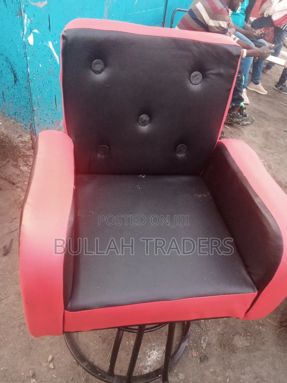 Saloon Barbers Chairs Big and Big Basement Surface