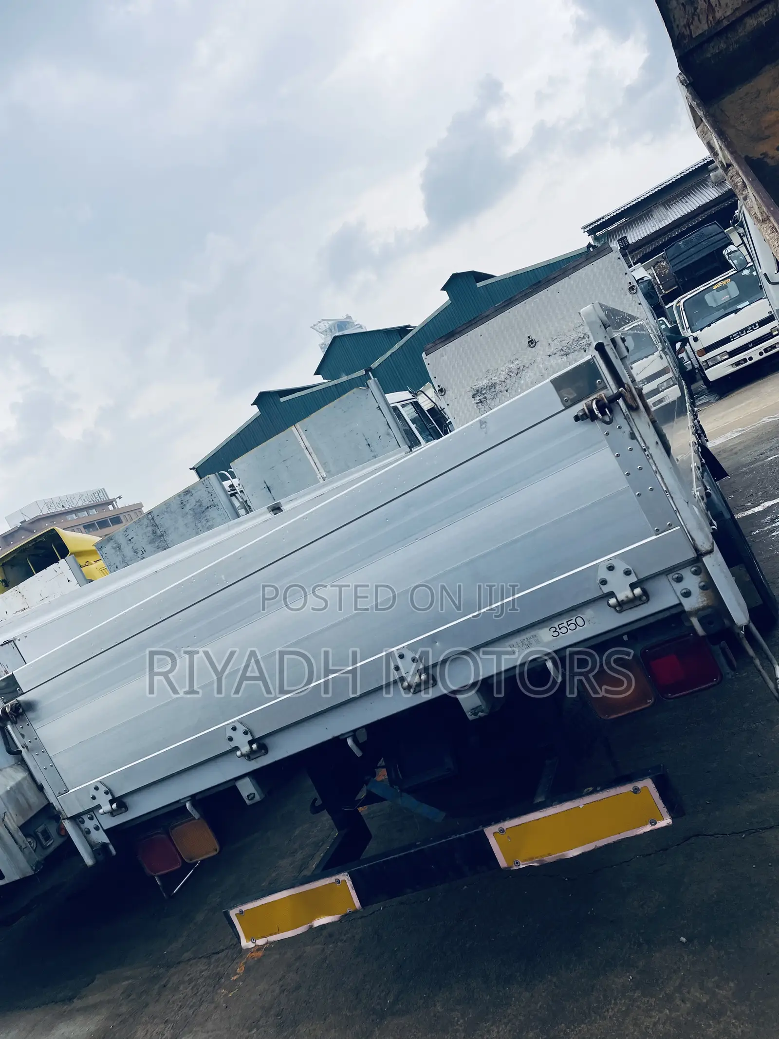 Fuso Baby 6d16engine White