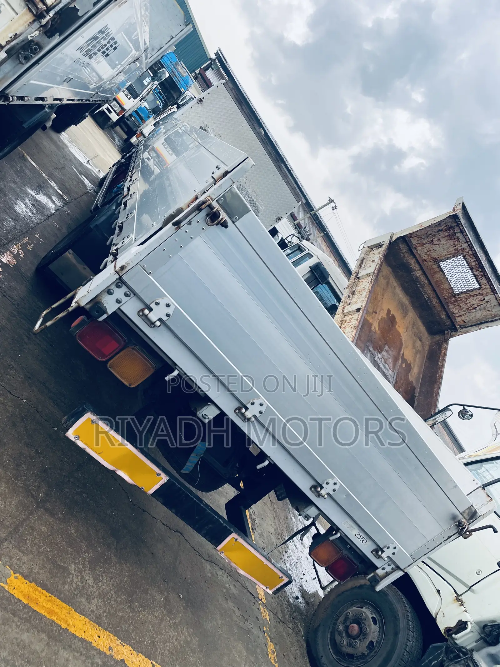 Fuso Baby 6d16engine White