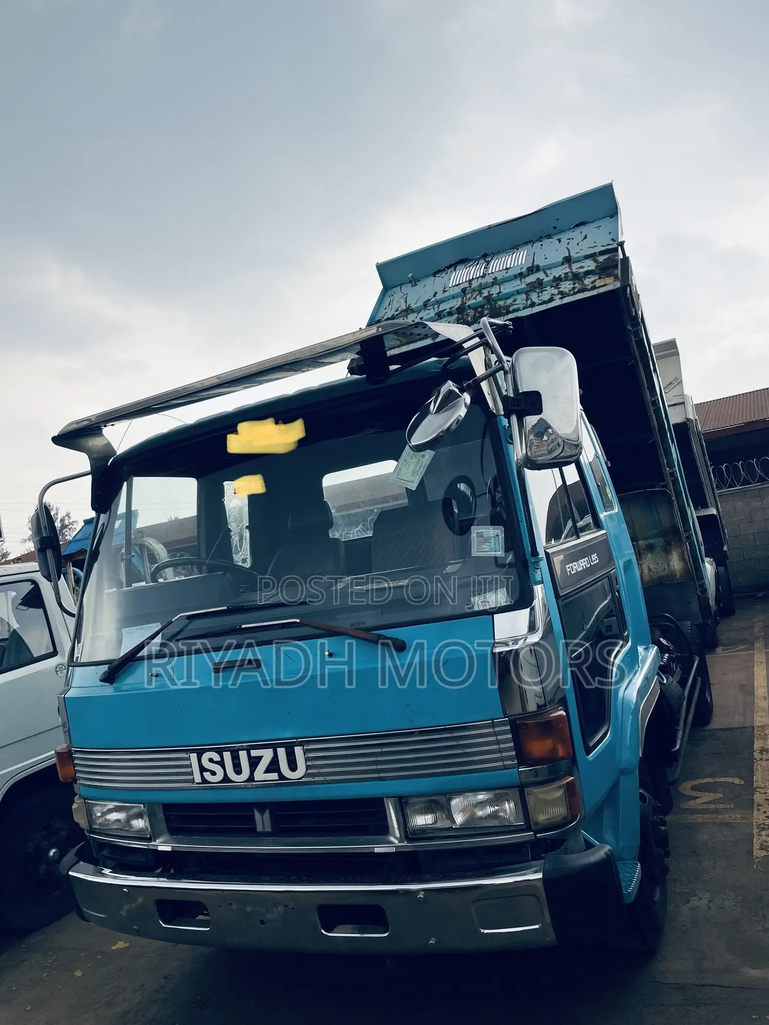 Isuzu Dumper