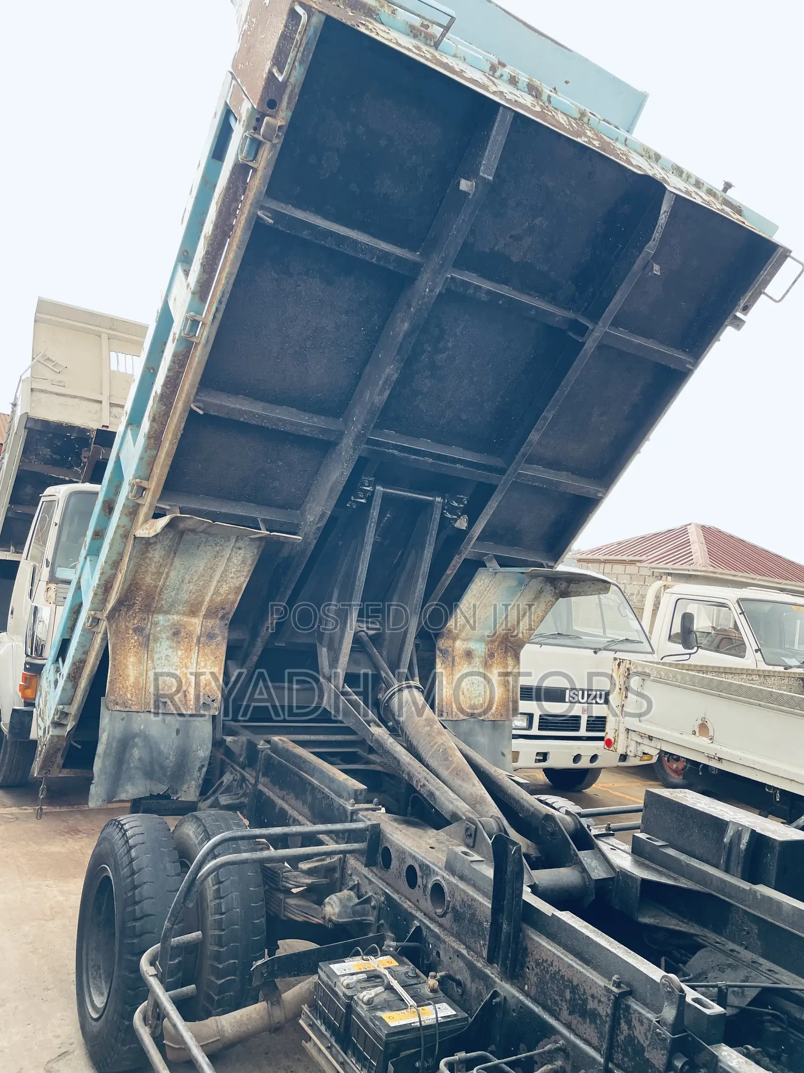 Isuzu Dumper