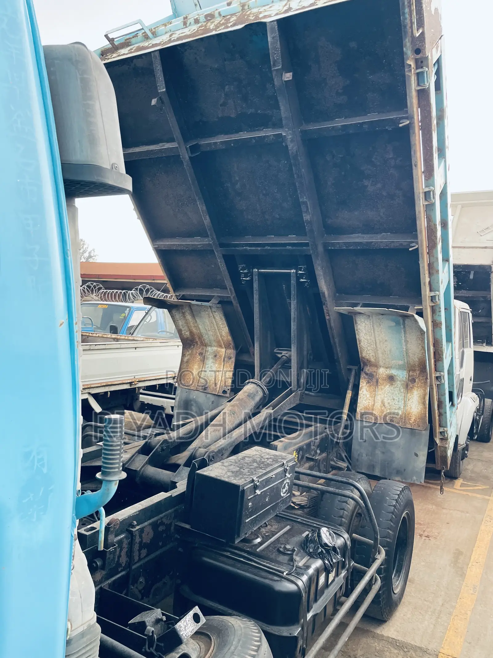 Isuzu Dumper