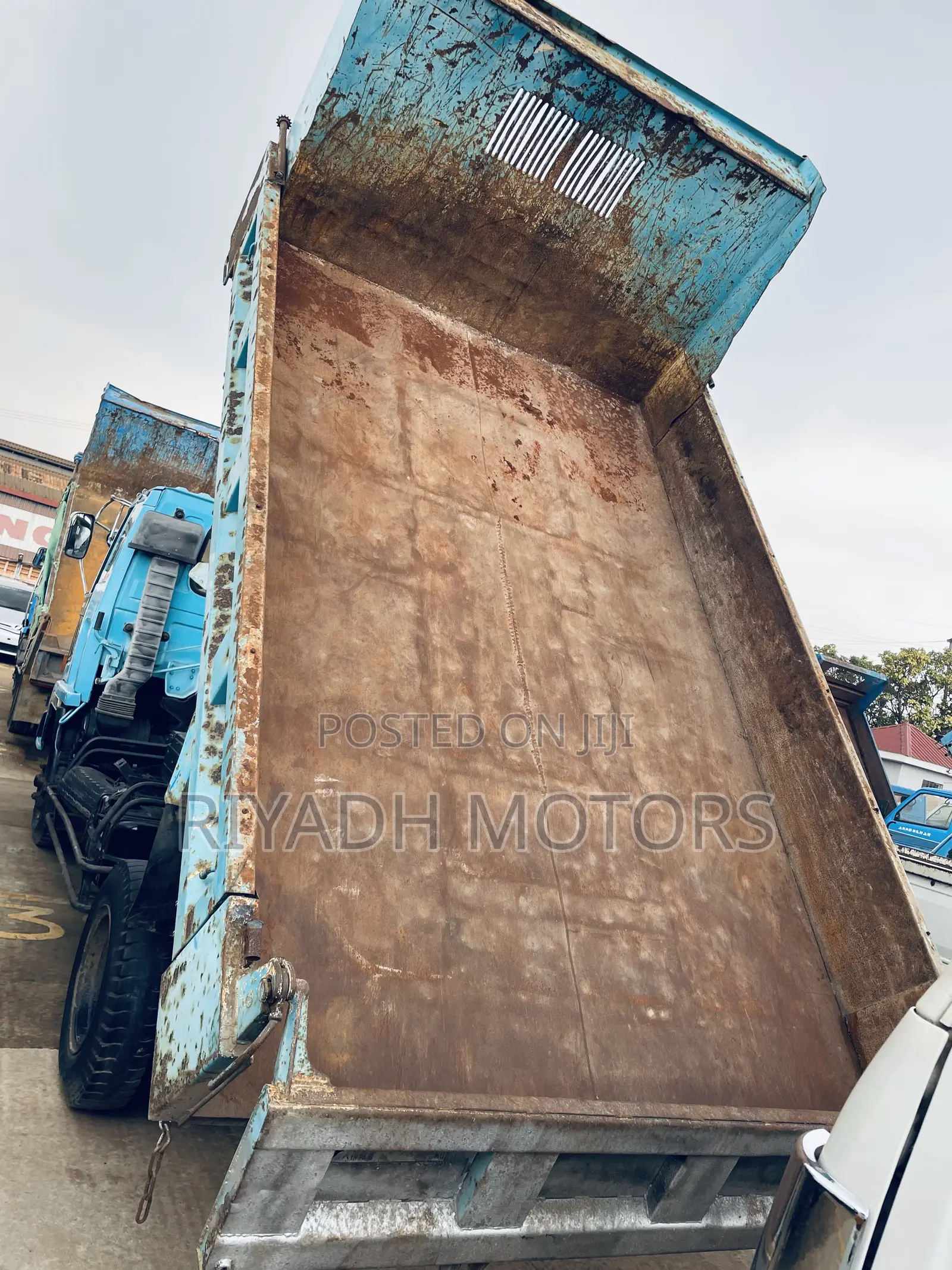 Isuzu Dumper