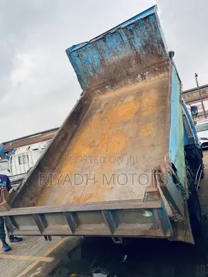 Isuzu Dumper