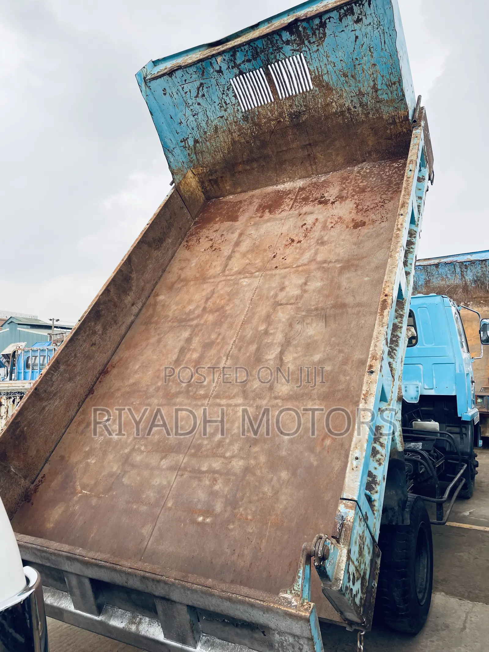 Isuzu Dumper