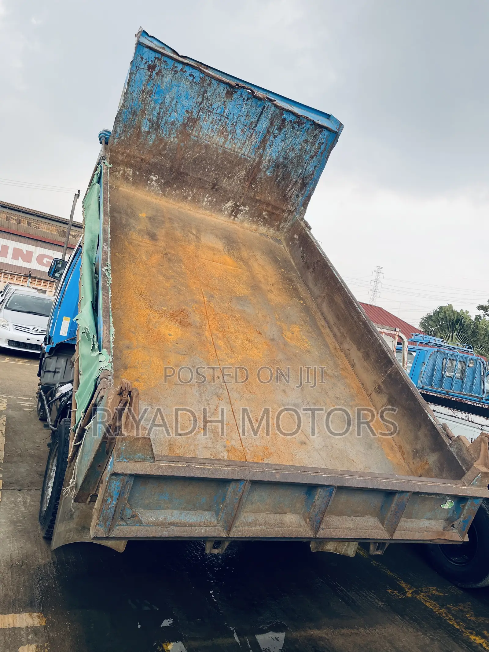 Isuzu Dumper