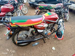 TVS HLX 125 2020 Red