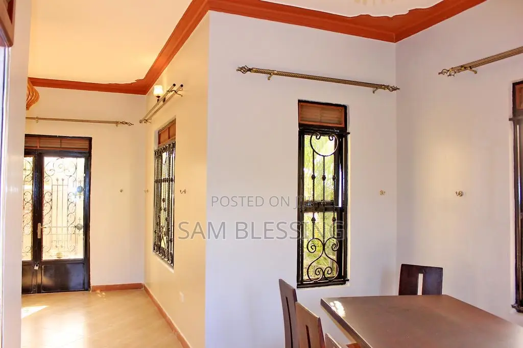 3bdrm House in Kitende Kitovu, Central Division for sale