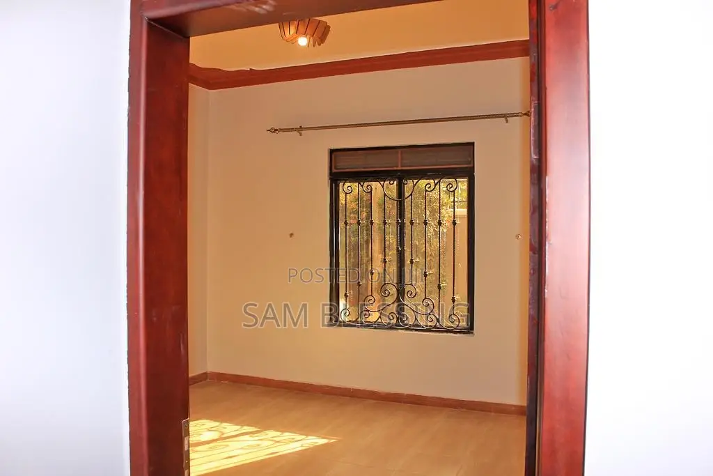 3bdrm House in Kitende Kitovu, Central Division for sale