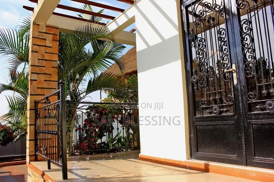 3bdrm House in Kitende Kitovu, Central Division for sale