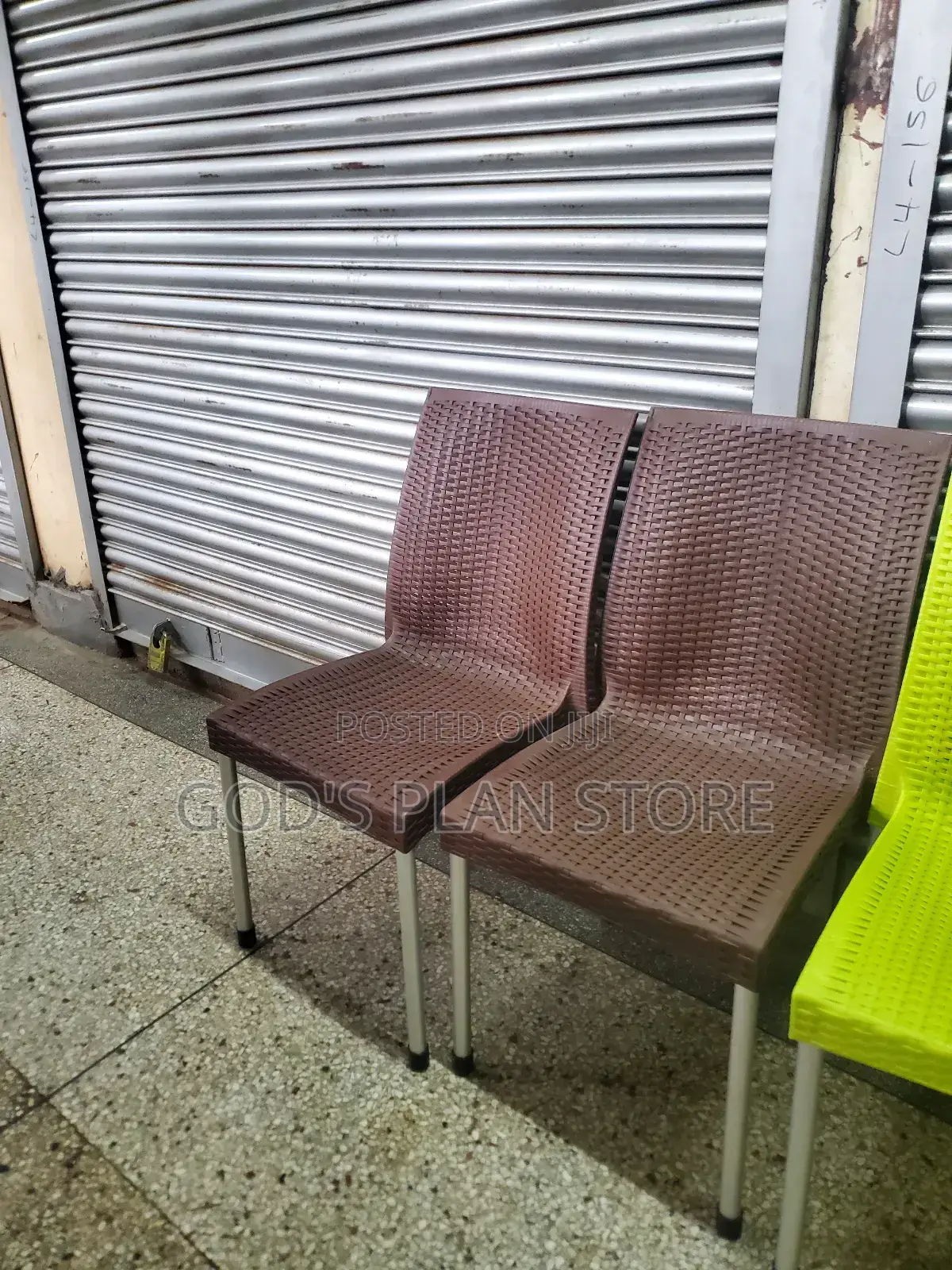 Tufted Plastic Chairs Tufted Plastic Chairs