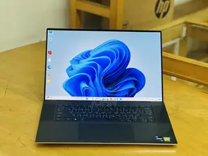 Laptop Dell XPS 17 9720 32GB Intel Core I7 SSHD (Hybrid) 1T