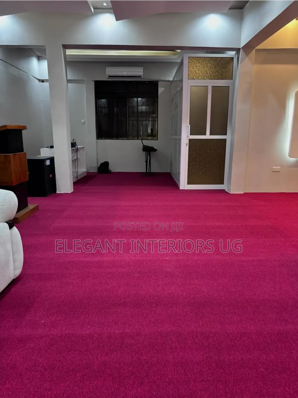 Maroon Woolen Carpets for Offices Per Square Meter Available