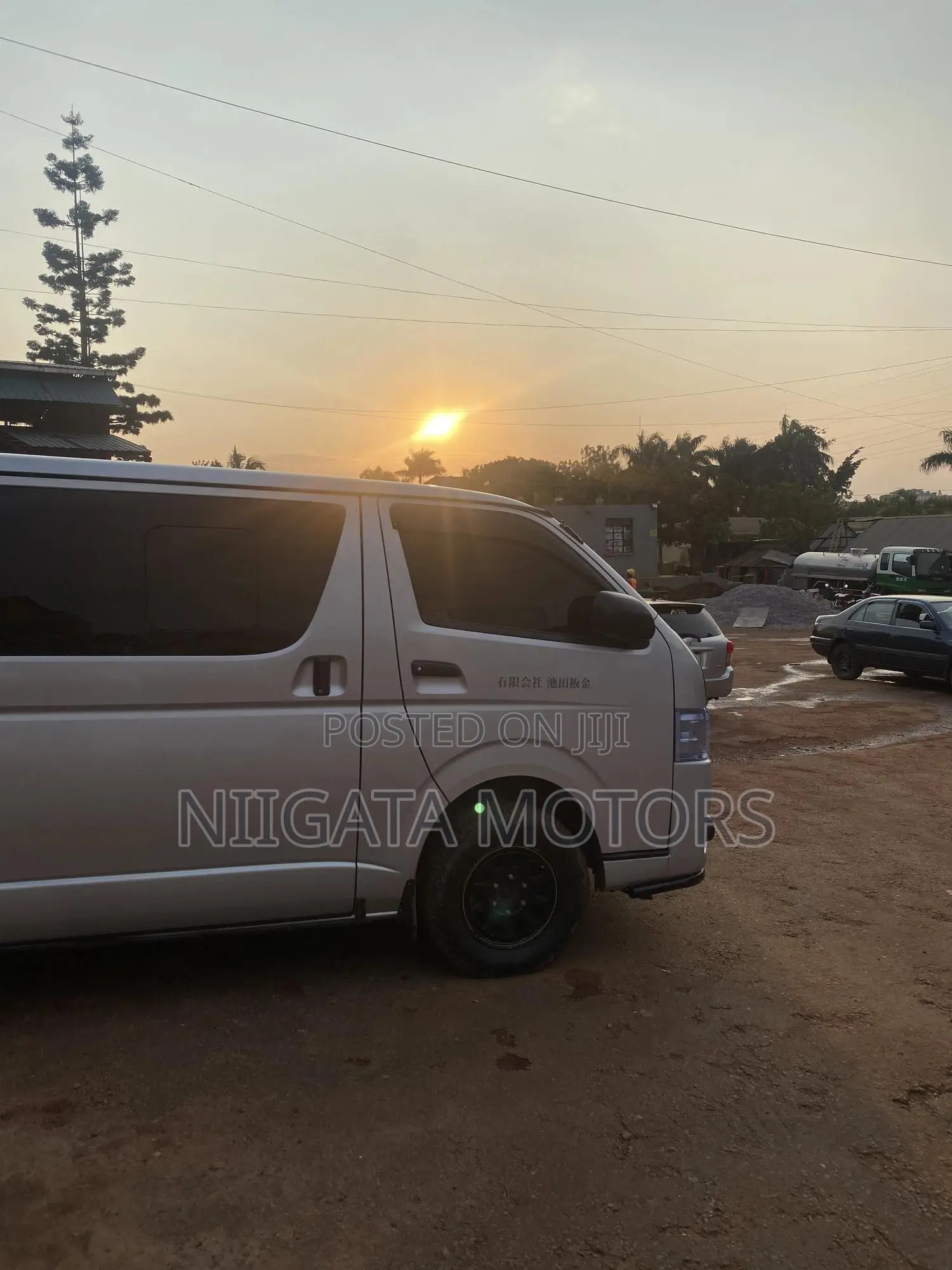 Toyota HiAce 2016 Silver