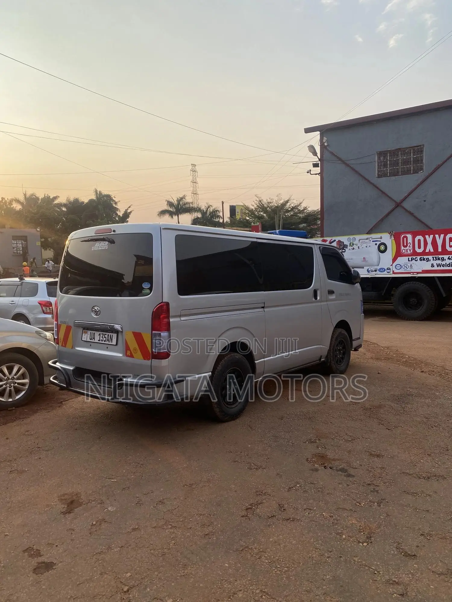 Toyota HiAce 2016 Silver