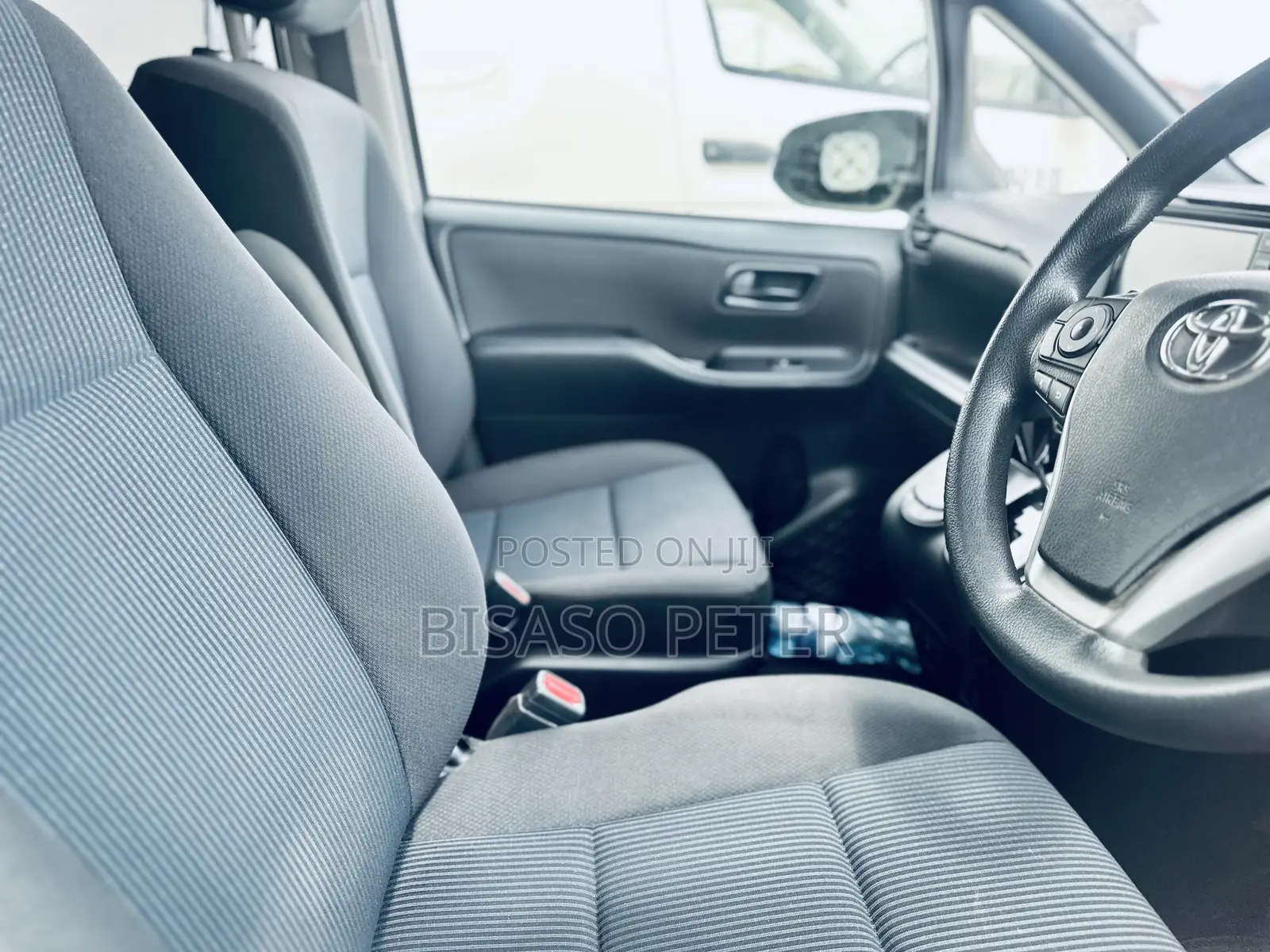 Toyota Noah 2.0 AWD (8 Seater) 2019 White