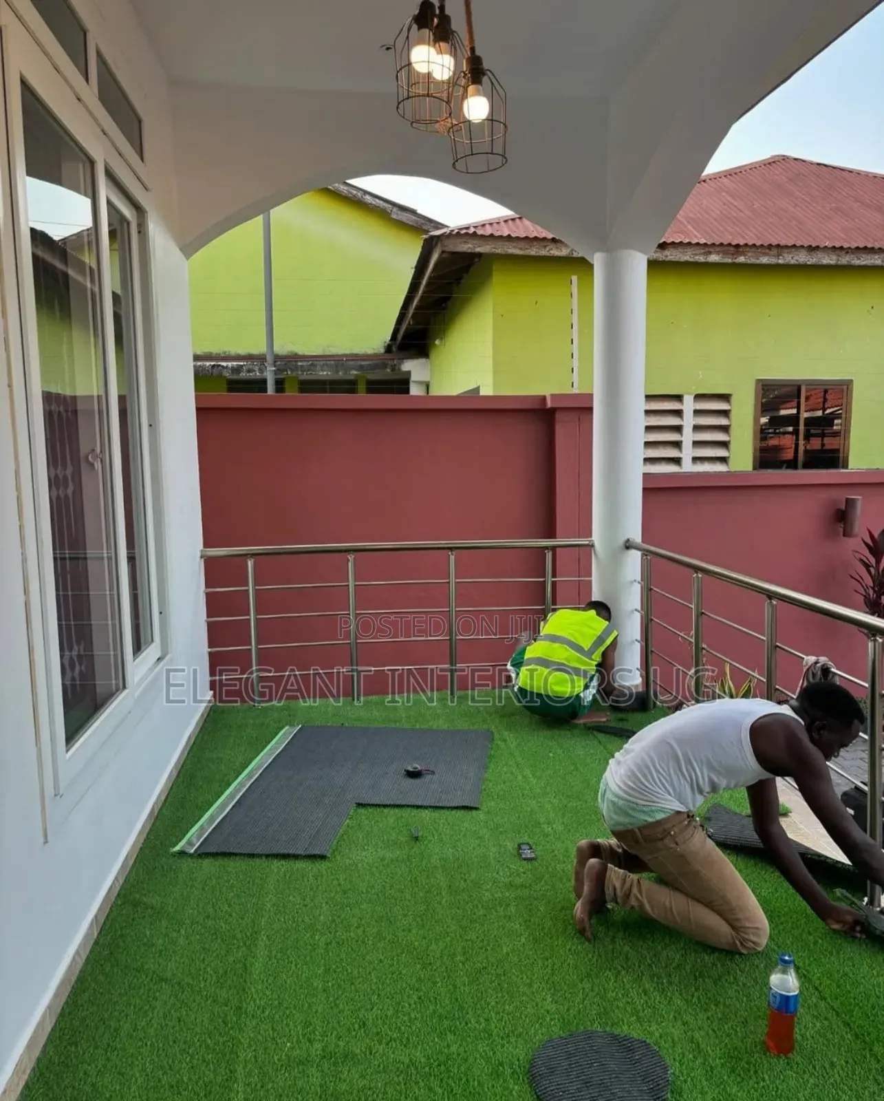Fancy Artificial Grass Carpets Available for Balconies and Turfs