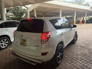 Toyota RAV4 2010 White