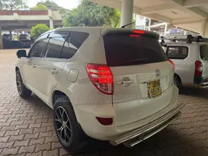 Toyota RAV4 2010 White