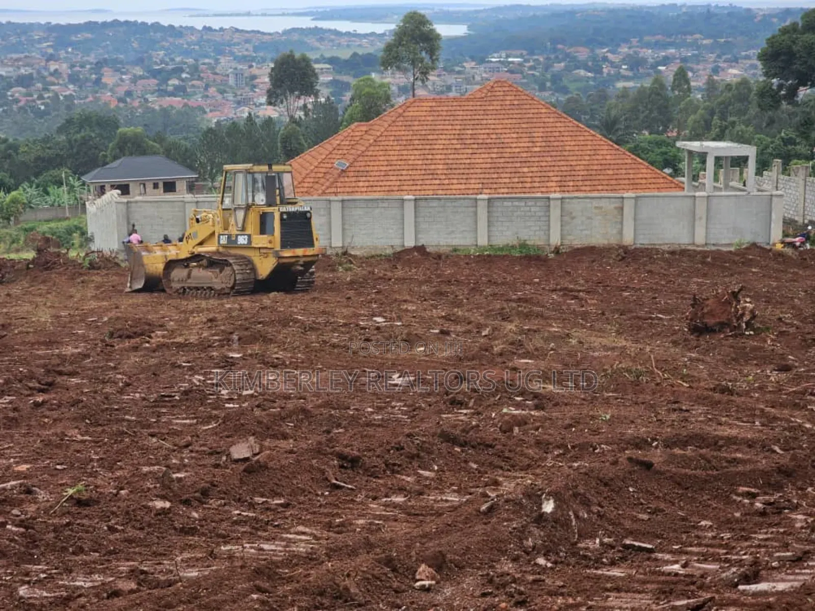 Entebbe Road, Bwebajja Buzzi: 25 Decimals Lakeview Plot for Sale at 190m