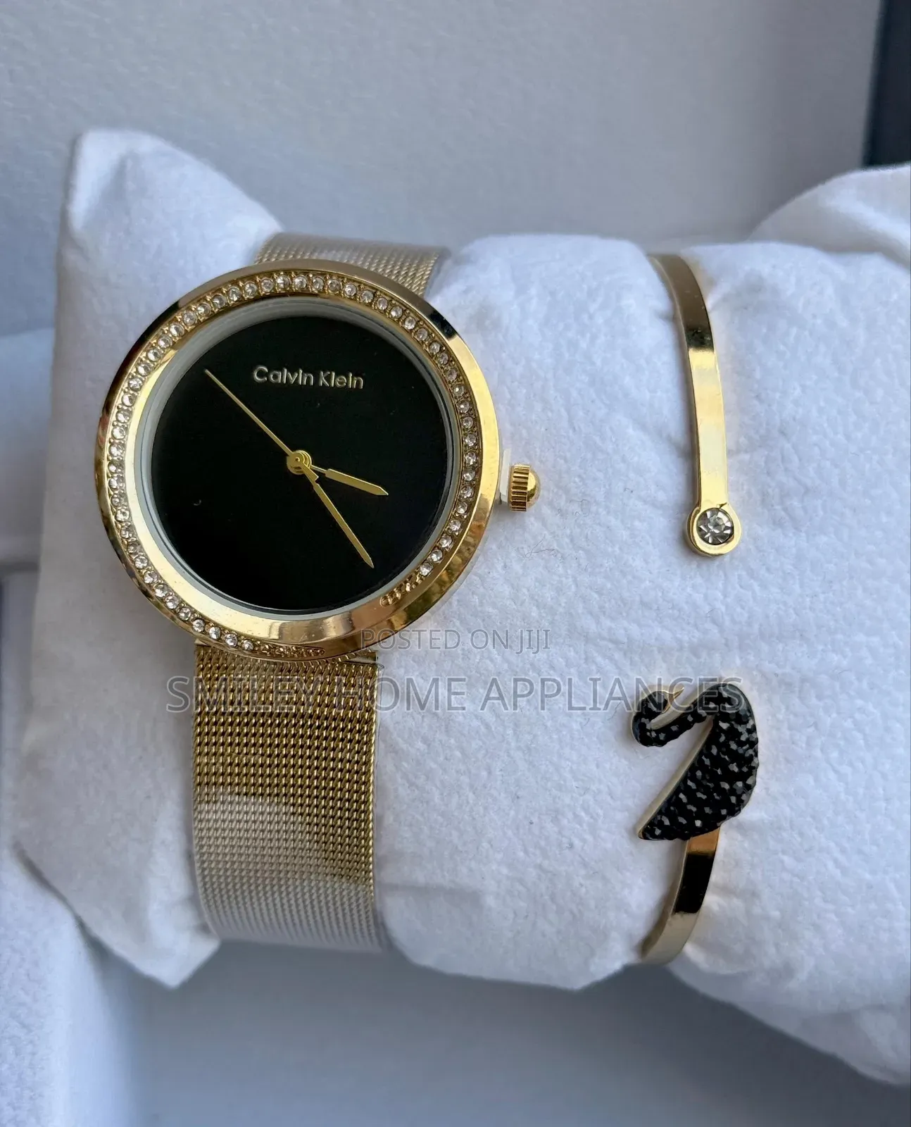 Calvin Klein Women's Gopd Wrist Analog Time Piece With a Bracelet