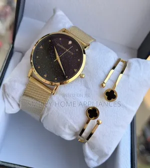 Hannah Martin Women's Wrist Stylish Gift Box Time Piece With Bracelet