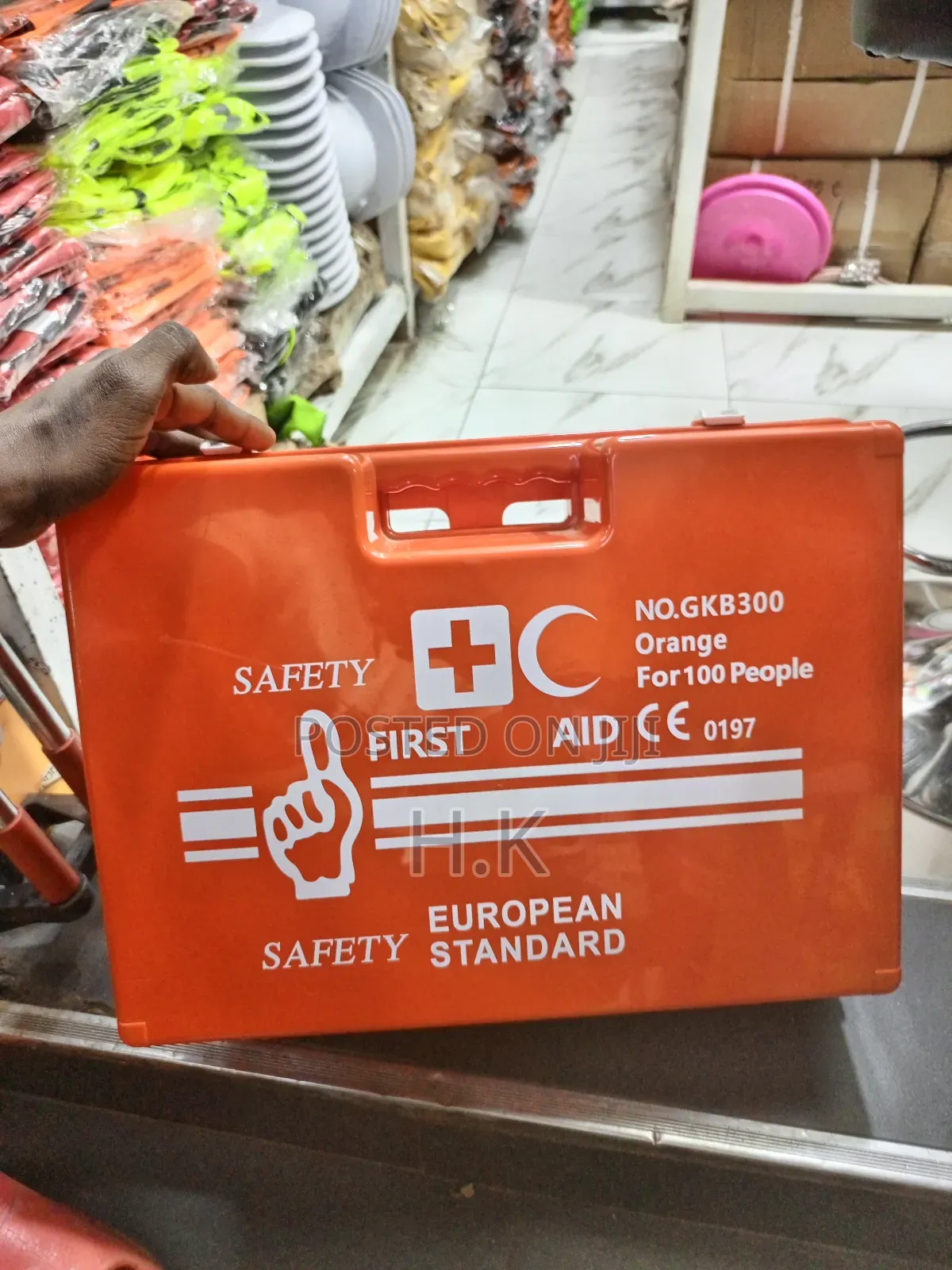 100 People Fastcare Gkb300 First Aid Kit