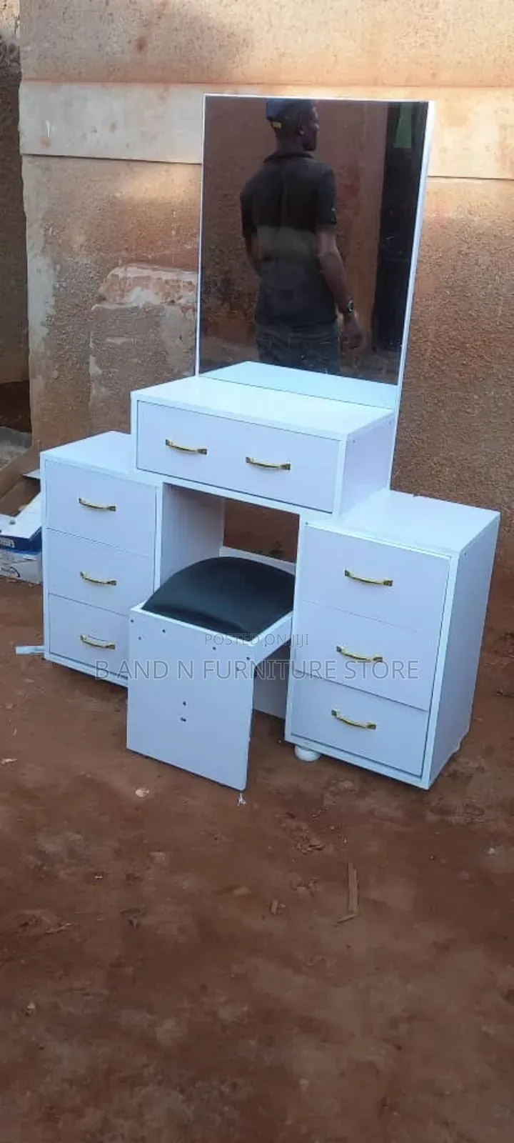 Simple Drawer/Reading/Dressing