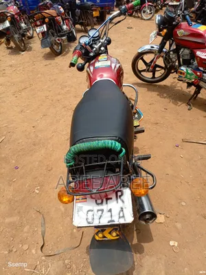 Bajaj Boxer 100 2024 Red
