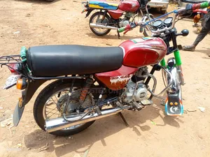 Bajaj Boxer 100 2024 Red