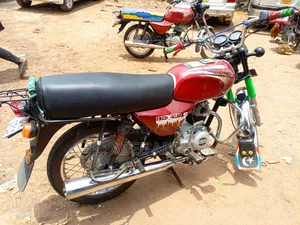 Bajaj Boxer 100 2024 Red