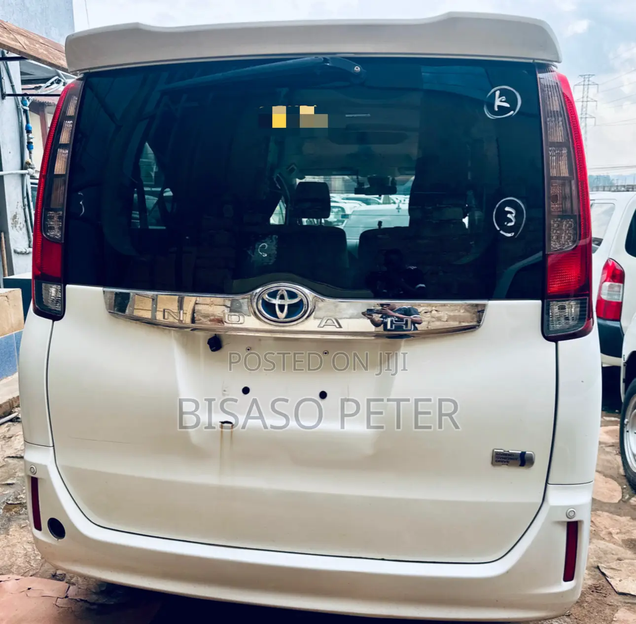 Toyota Noah 1.8 FWD Hybrid (7 seater) 2017 White