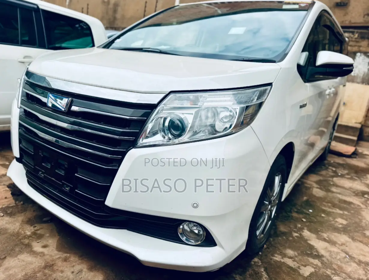 Toyota Noah 1.8 FWD Hybrid (7 seater) 2017 White