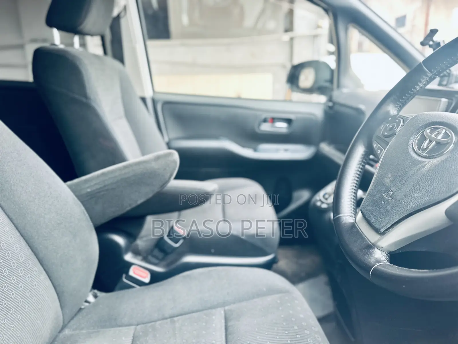 Toyota Noah 1.8 FWD Hybrid (7 seater) 2017 White