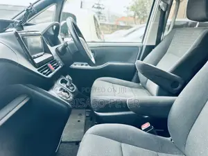 Toyota Noah 1.8 FWD Hybrid (7 seater) 2017 White
