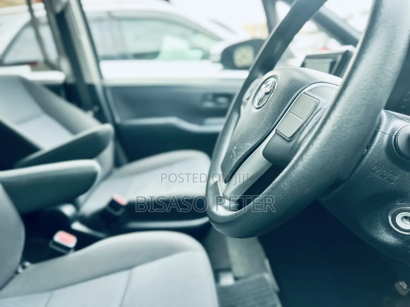 Toyota Noah 2.0 AWD (8 Seater) 2015 Black