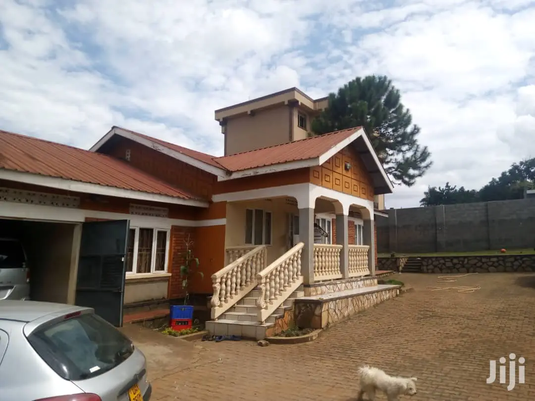 Three Bedroom House In Kisaasi For Sale