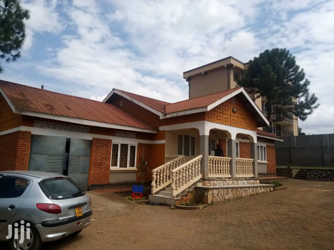 Three Bedroom House In Kisaasi For Sale