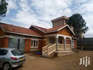 Three Bedroom House In Kisaasi For Sale