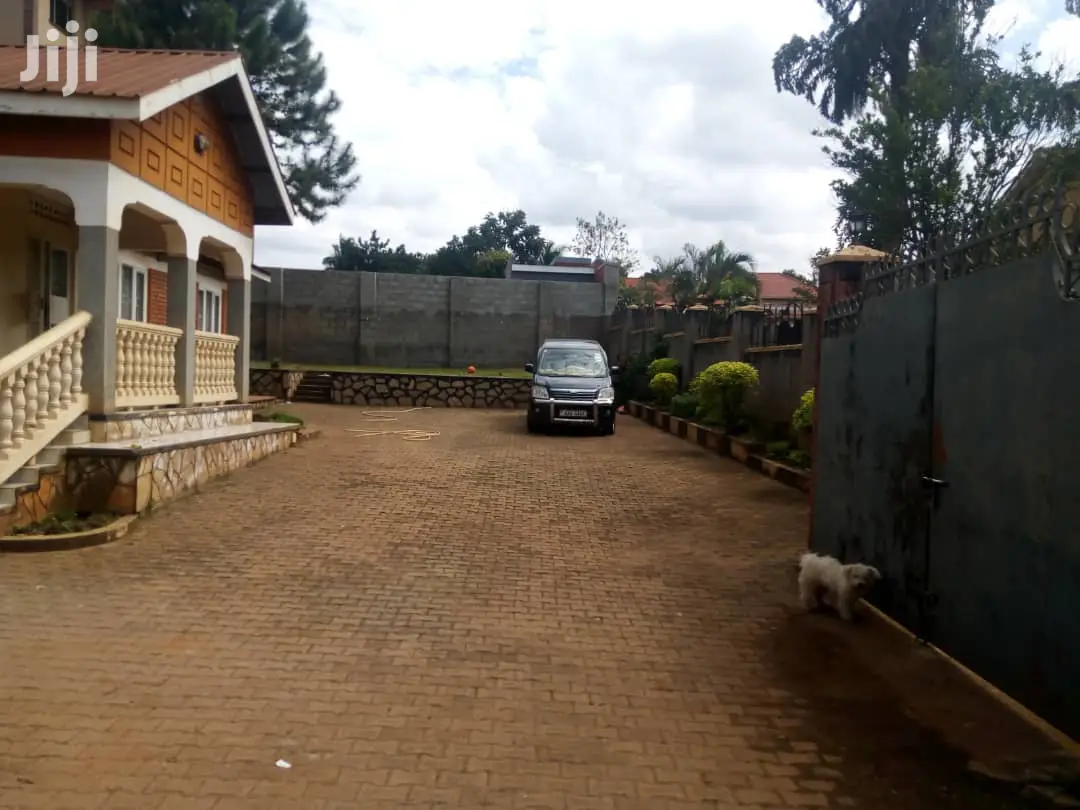 Three Bedroom House In Kisaasi For Sale
