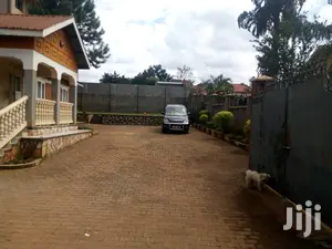 Three Bedroom House In Kisaasi For Sale