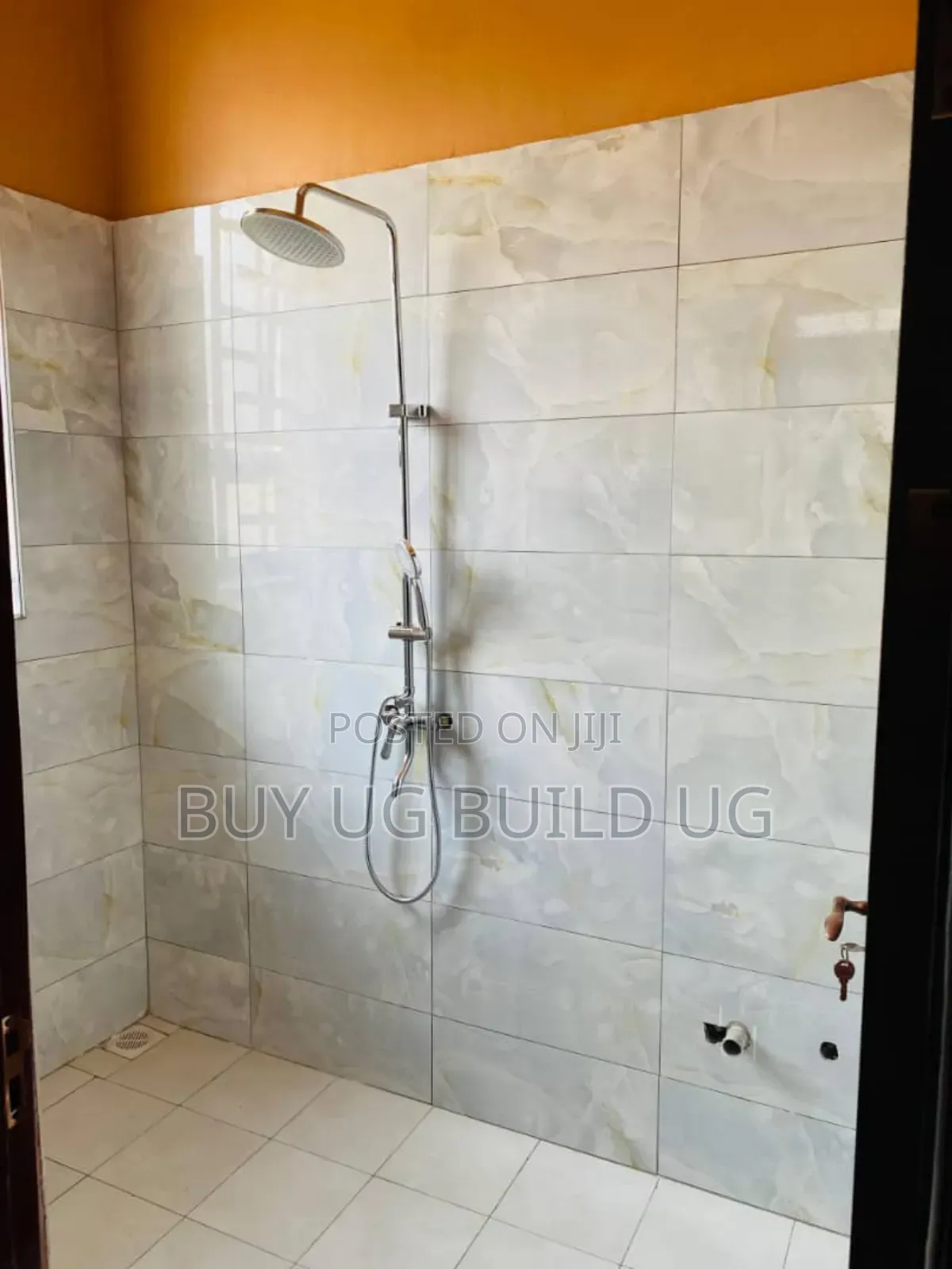 3bdrm Bungalow in Kitende Entebbe Road, Central Division for sale