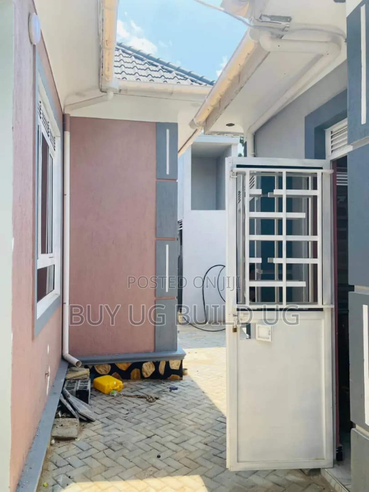 3bdrm Bungalow in Kitende Entebbe Road, Central Division for sale